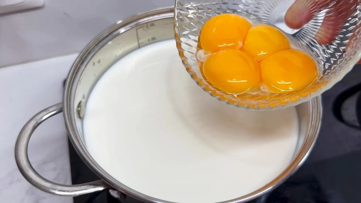 معجون زرده تخم مرغ و شیر