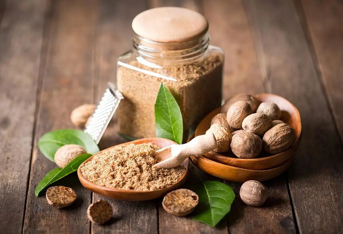 جوز هندی در چه غذاهایی استفاده میشود؟ بررسی مزه و طبع و نحوه استفاده 10 جوزهندی چیست