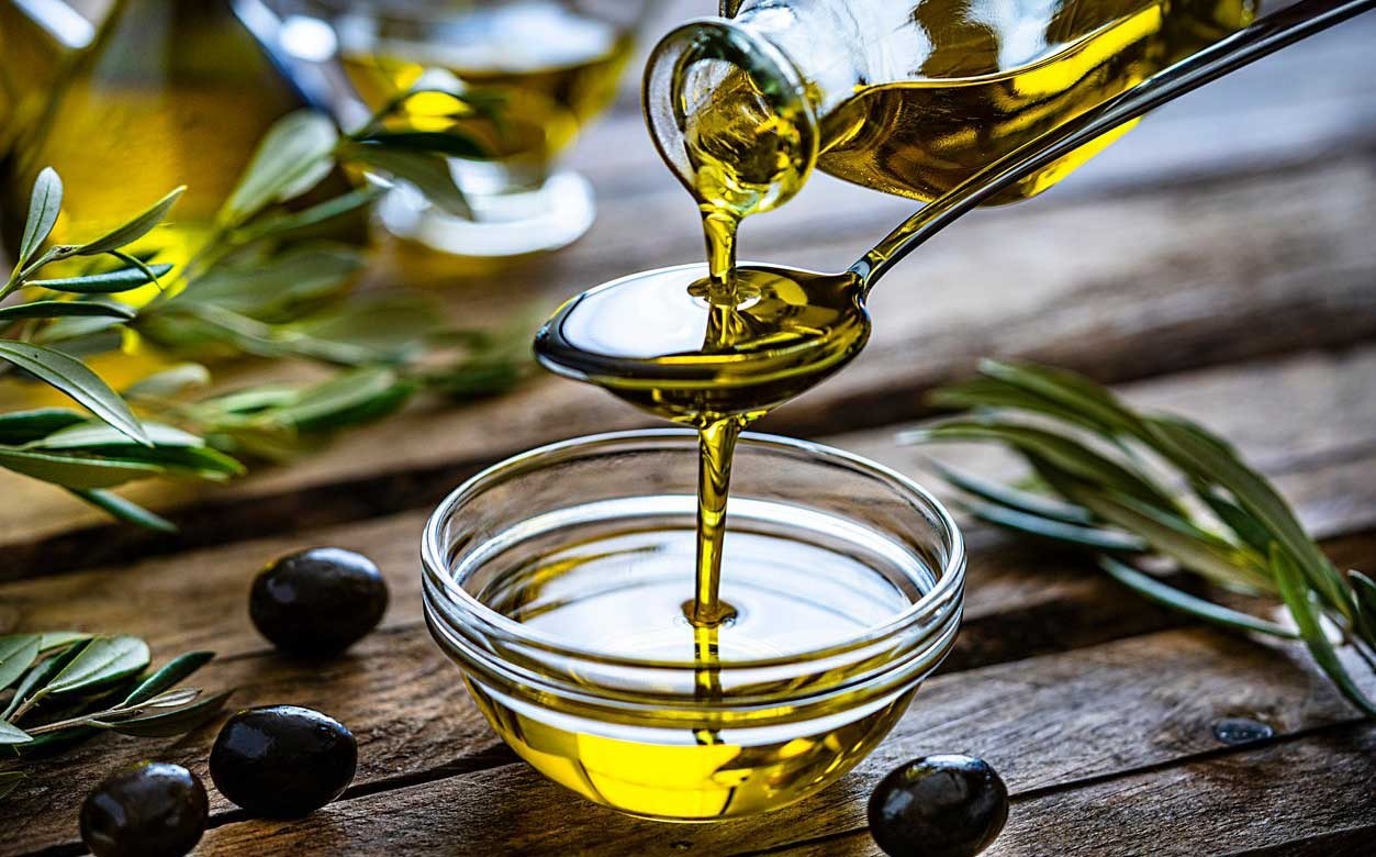 خوردن روغن زیتون قبل از خواب و اول صبح؛ از خواص تا درمان انواع بیماری ها 9 خوردن روغن زیتون