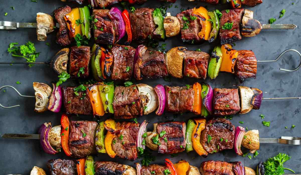 طعم دار كردن گوشت گوسفندی برای کباب با ادویه و چاشنی های درجه یک 11 طعم دار كردن گوشت گوسفندی