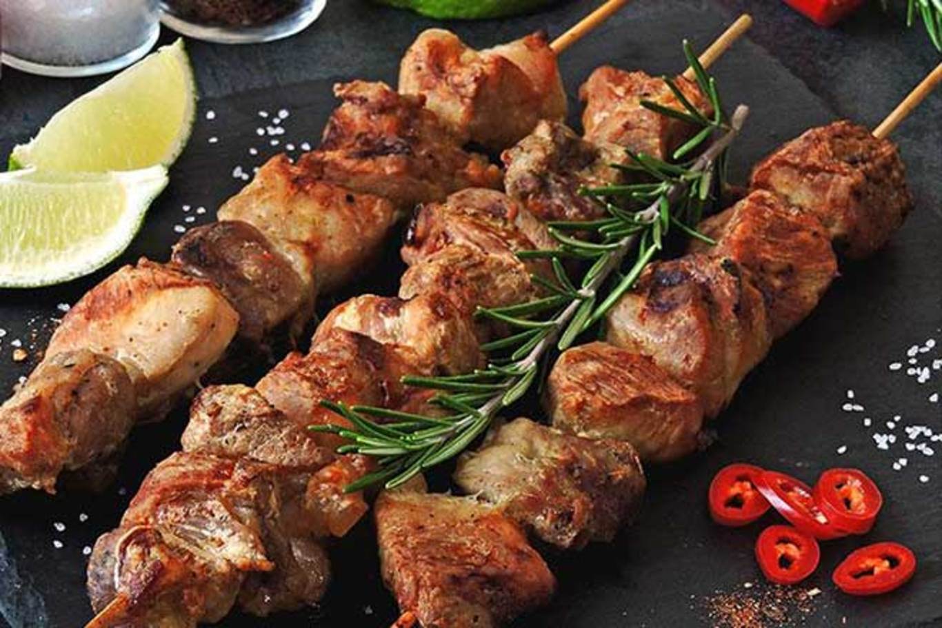 طعم دار كردن گوشت گوسفندی برای کباب با ادویه و چاشنی های درجه یک 10 طعم دار كردن گوشت گوسفندی